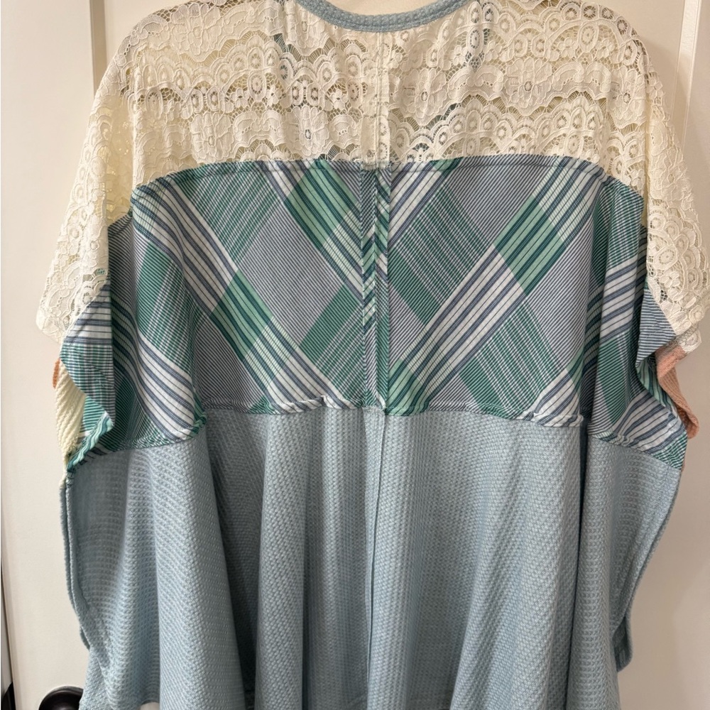 Easel Blue and White Lace Knit Top 1X - Picture 4 of 8